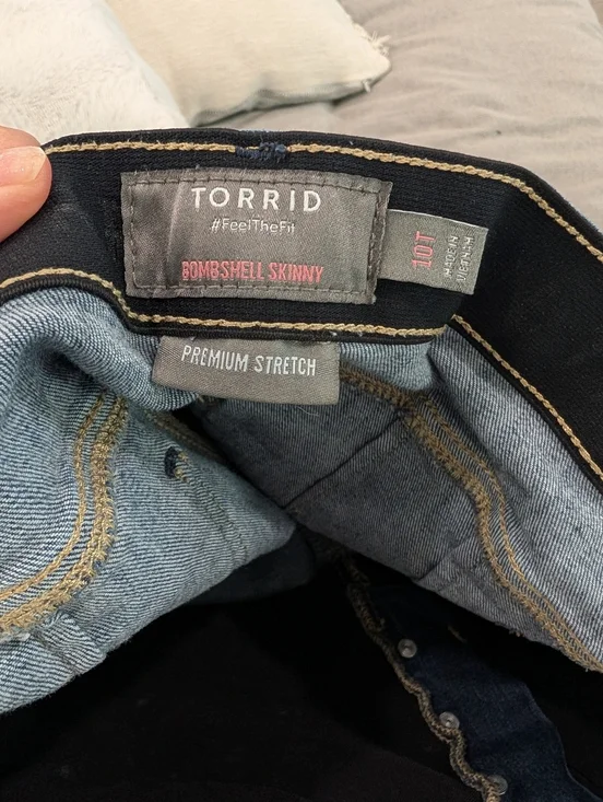 Torrid Bombshell Skinny Premium Stretch Size 10T - Picture 7 of 9